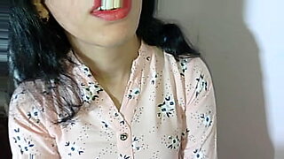 hot pilipina office girl tracke down and propositioned for sex