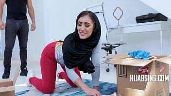 sikwap arab girl in hijab sucks two vibrator