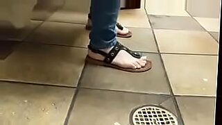 tube porn hidden cam toilet girl