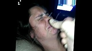 fucking machine makes her squirt while being face fucked