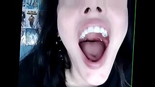 girls scat on mouth man