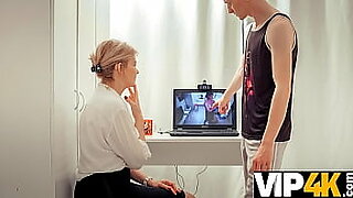 boyfriend watches his girlfriend with bbc and clean up