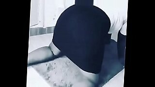 thick black milf washing that ass yet again