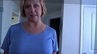 cfnm mom sees sons dick