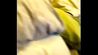 girl masturbating on pillow video