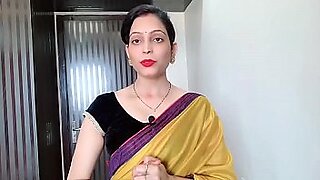 indian sexy aunty in tight blause and saree