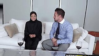 indian muslim hijab girl peessing