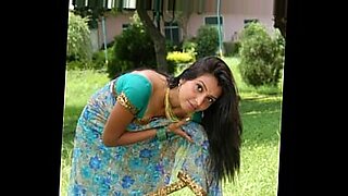 indian tamil aunty in saree removing
