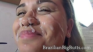 fucking machine makes her squirt while being face fucked