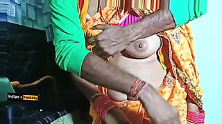 indian girls boob seen