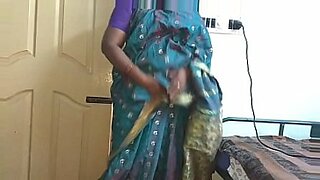 aunti in sari