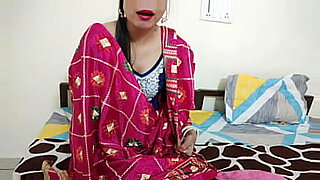 upeer part ko kiss krne ka video from bhojpuri me bada bada dud
