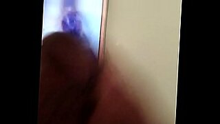 girl masturbating on pillow video